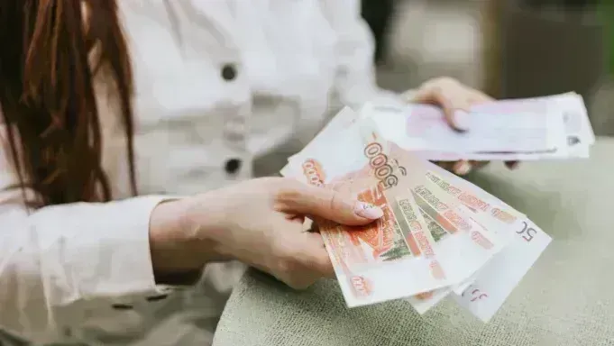 Коллекторы требуют долг за капремонт: должны ли вы платить спустя годы